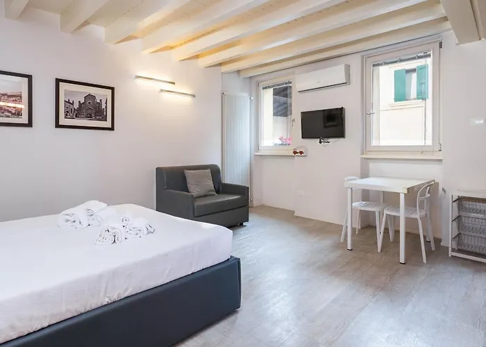 Vicolo Zini Apartments